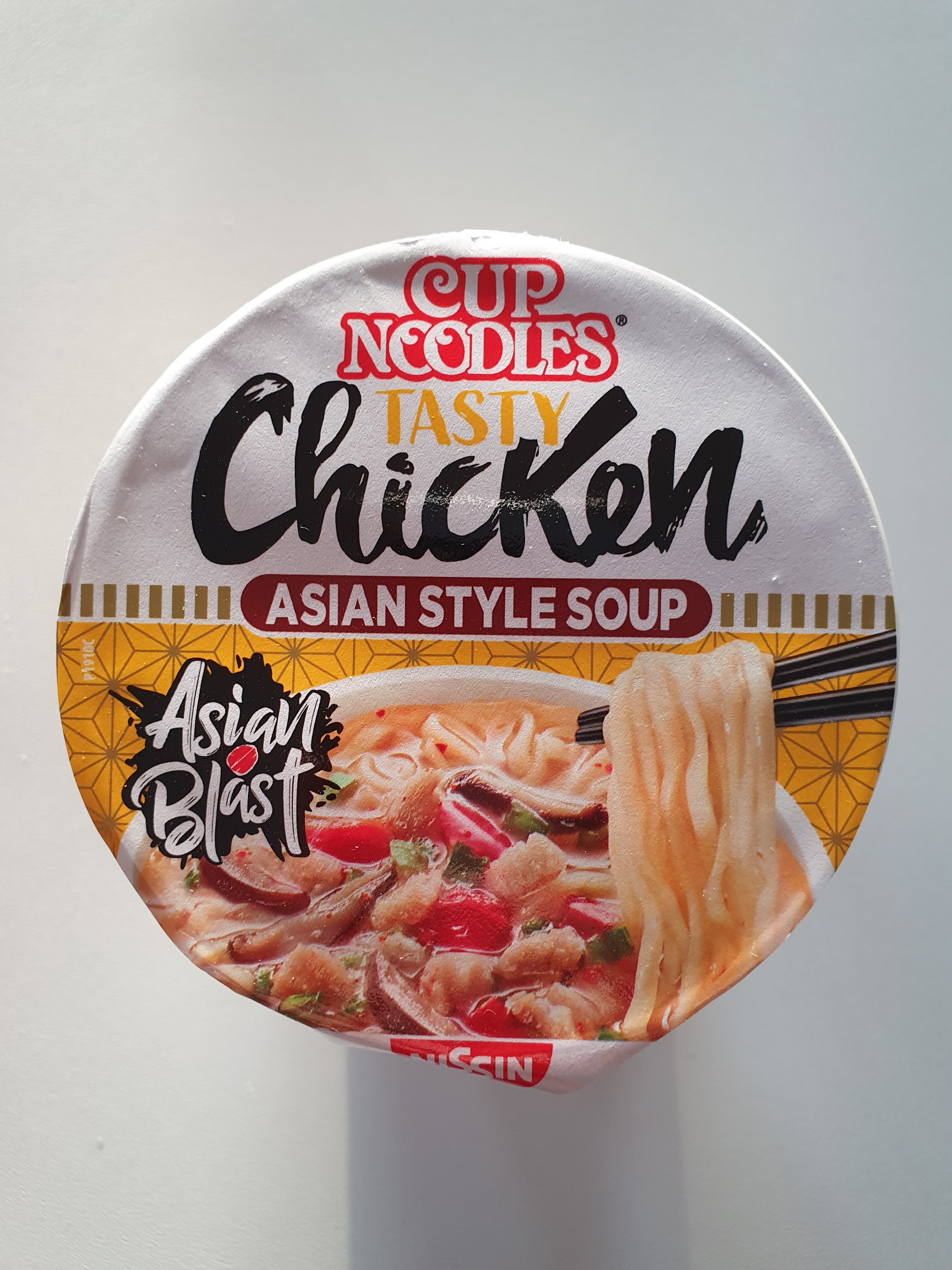 Nissin Cup Noodles Tasty Chicken - Ramen istantaneo gusto Pollo - 63g